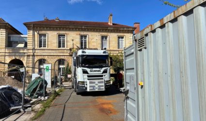 camion de chantier et chaudière