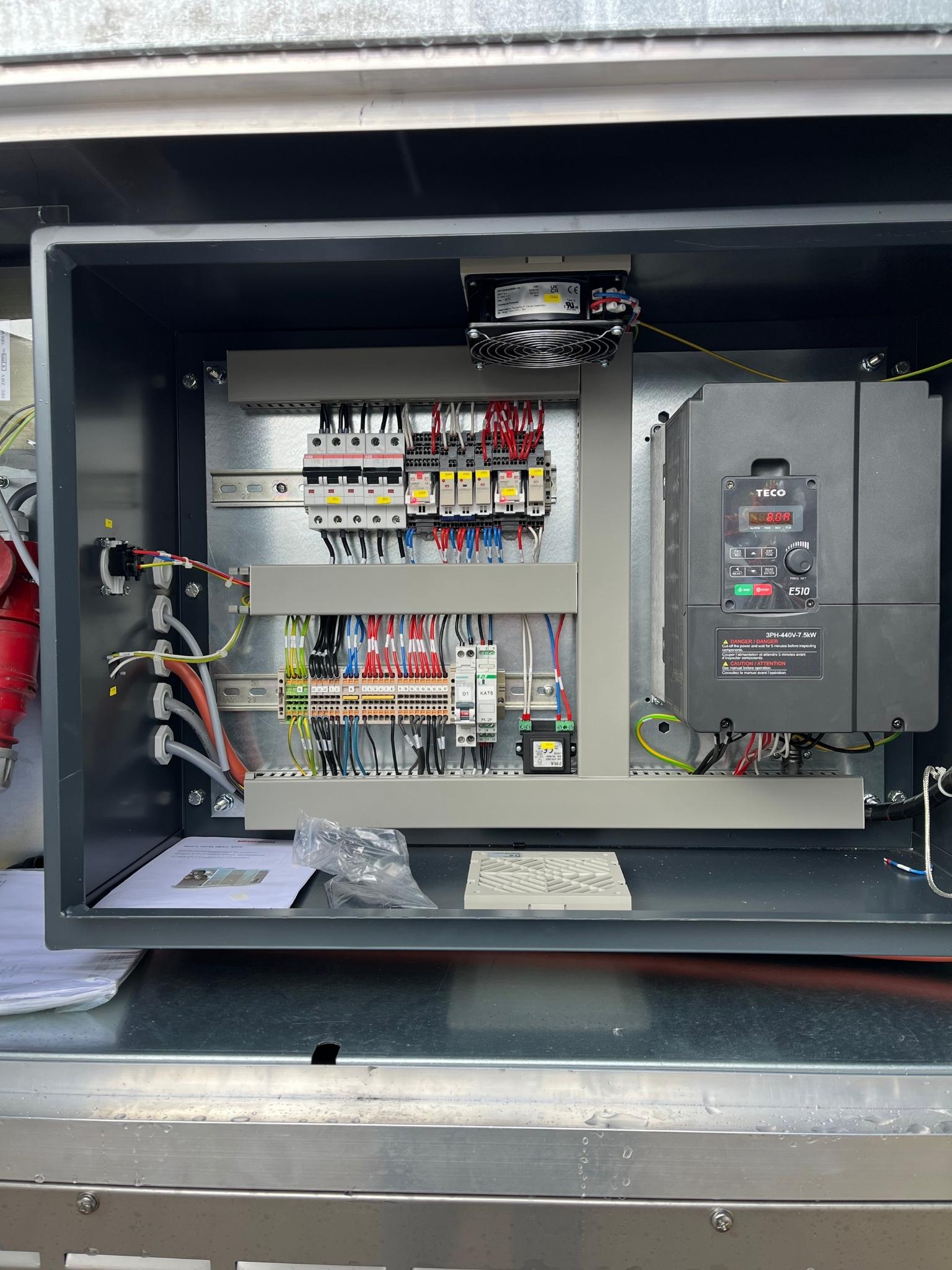Photo des branchements électriques du générateur d'air chaud