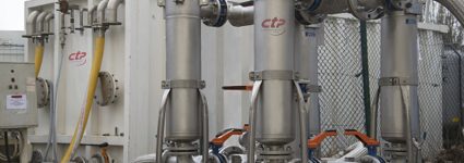 Photo sur site de CTP environnement d'un skid 4 filtres poche avec cuve