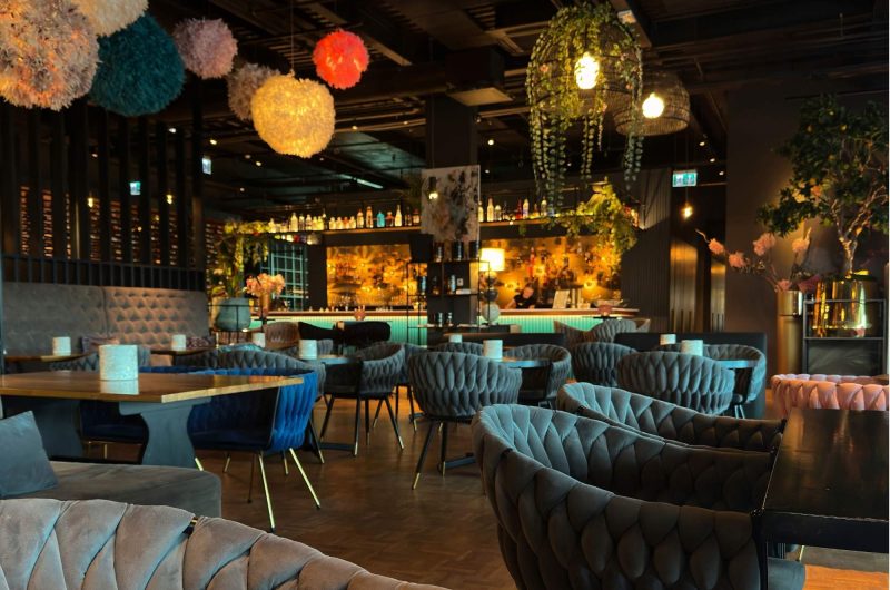 Photo de l'intérieur d'un restaurant